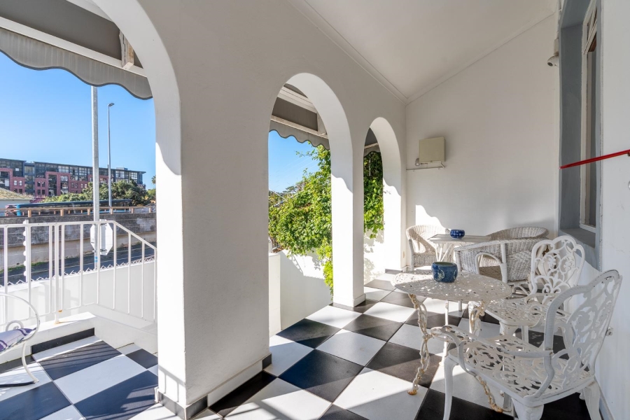 8 Bedroom Property for Sale in Vredehoek Western Cape